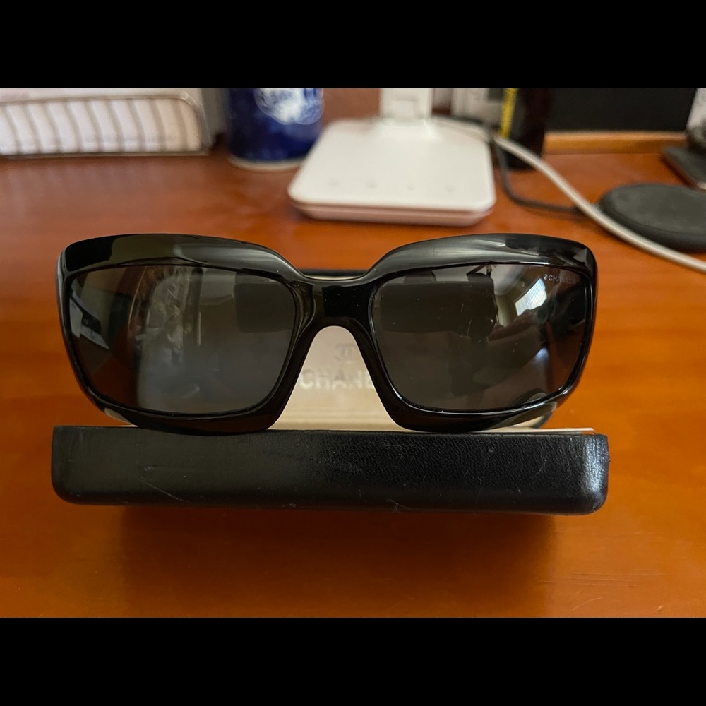 Authentic Chanel sunglasses 5076-H c.501/87